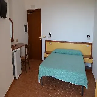 Hotel Luzia By Marinella 3*